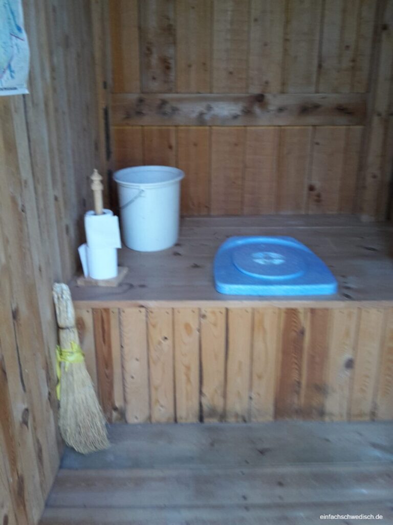 Das Plumpsklo im Schweden-Urlaub